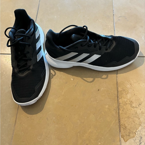 Adidas Tennis Shoes - Picture 6 of 9